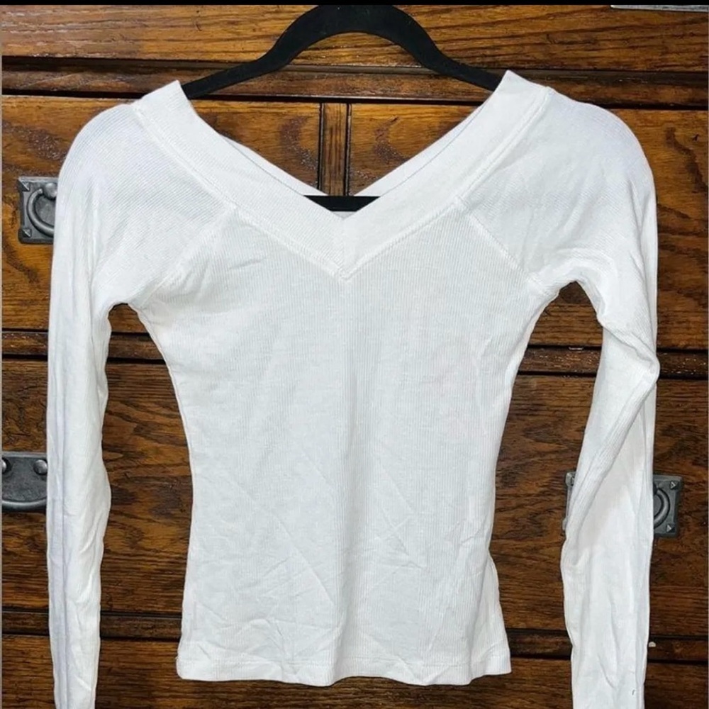 Urban Outfitters Lightweight Long Sleeve Off the Shoulder Tee in White 🆕 w/o tag